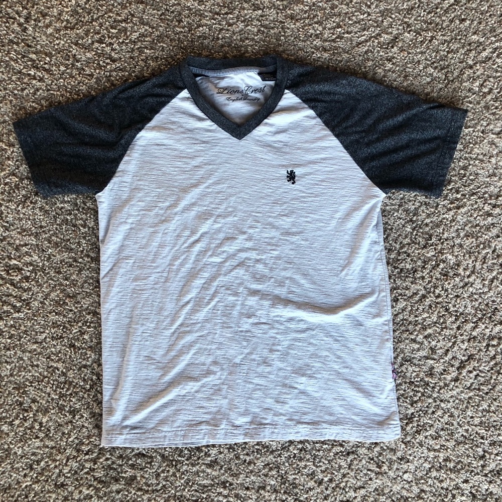 English Laundry V-neck t-shirt